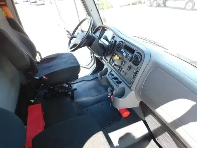 2018 Freightliner M2 106