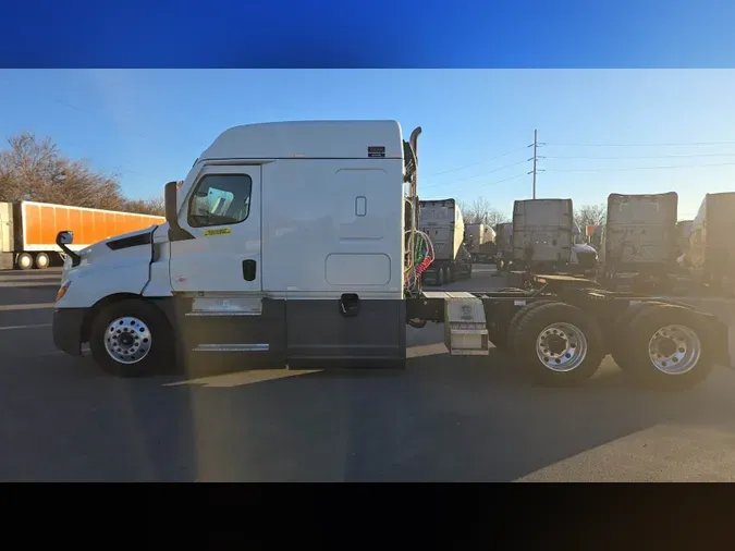 2022 Freightliner Cascadia 12629d04550c63bc981245e518c873f3a88