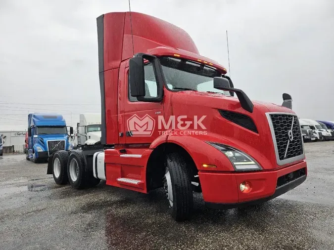 2020 VOLVO VNR64T300