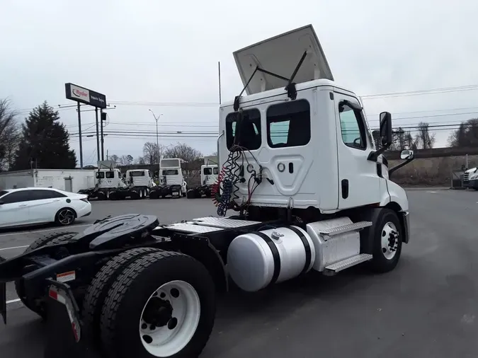 2020 FREIGHTLINER/MERCEDES NEW CASCADIA 11629d83a3ad7e4882cfbc364285685ad04