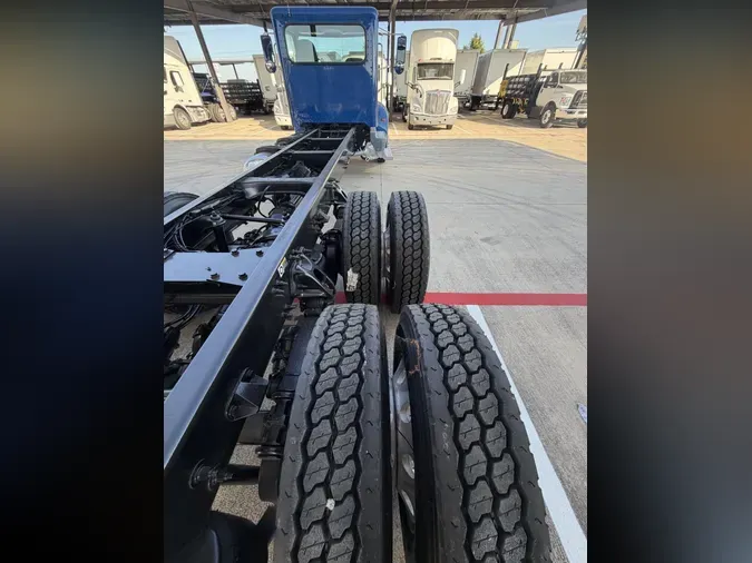 2021 Peterbilt 348