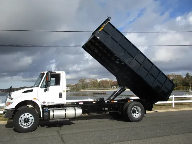 2017 INTERNATIONAL 4300
