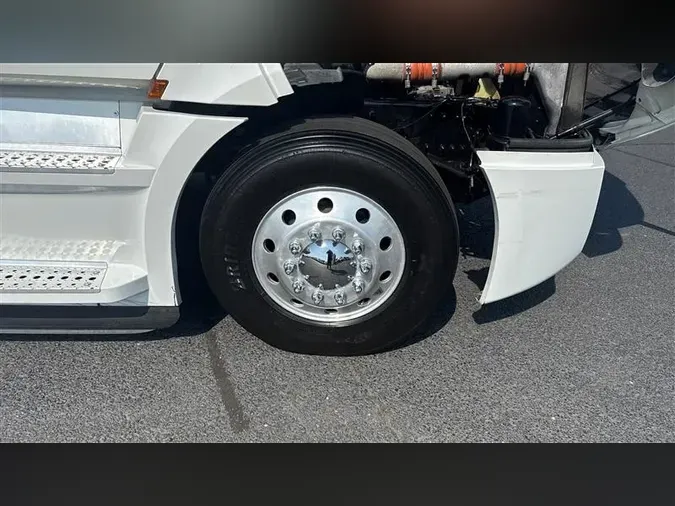 2021 FREIGHTLINER CA126