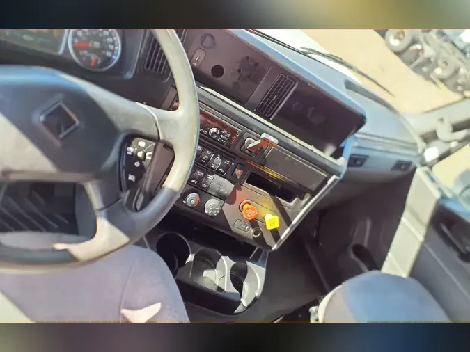 2020 NAVISTAR INTERNATIONAL LT625 SLPR CAB