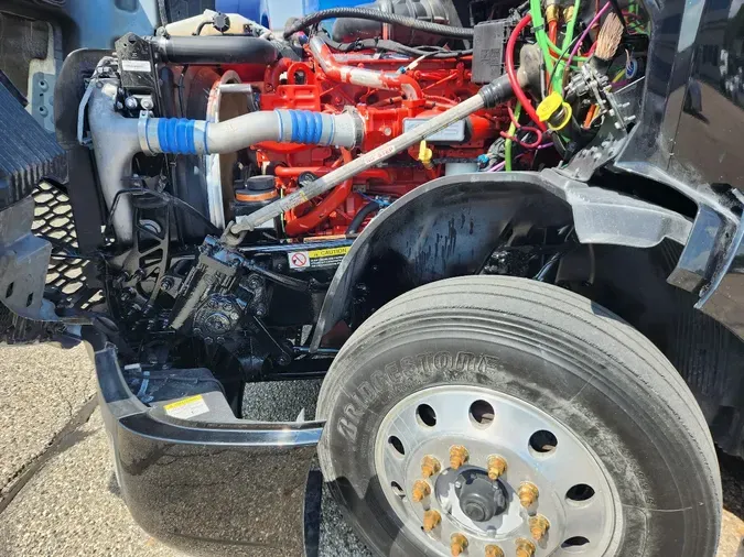 2024 VOLVO VNL64T860