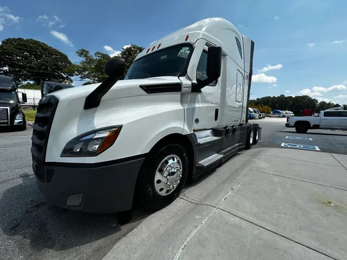 2020 Freightliner Cascadia 126