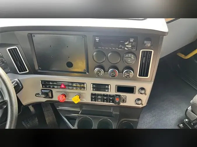 2021 FREIGHTLINER CA126