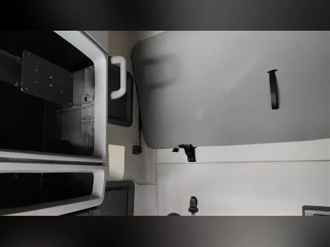 2022 VOLVO VNL760