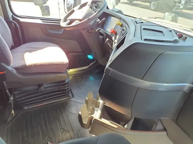 2020 VOLVO VNL64T-760