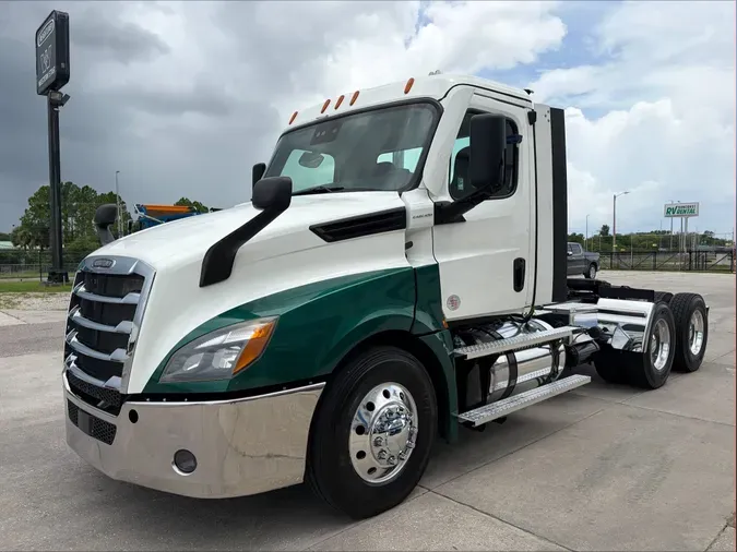 2021 Freightliner Cascadia 126