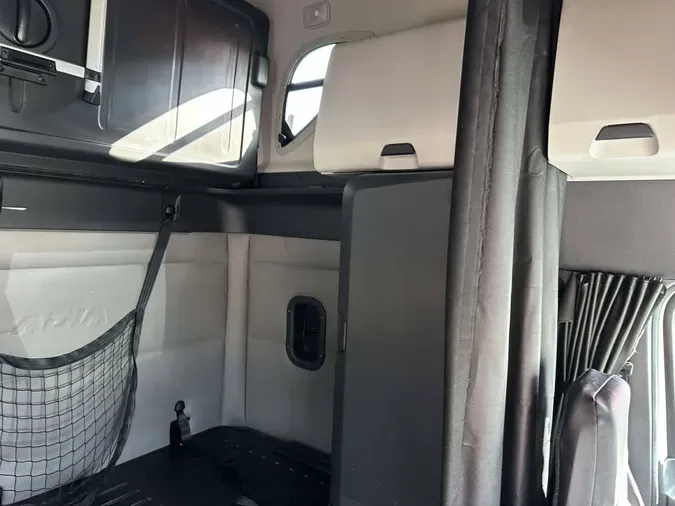 2019 FREIGHTLINER CASCADIA 126