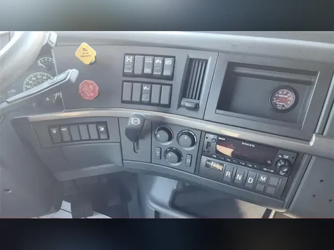 2022 VOLVO VNL760