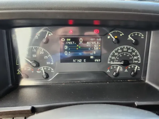 2022 VOLVO VNL64T740