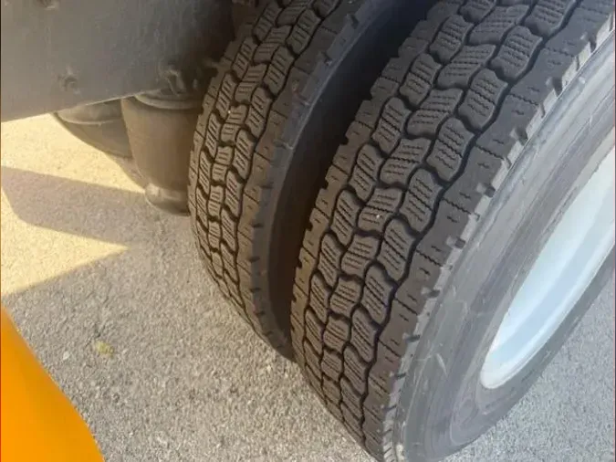 2021 Freightliner Business Class M2 106