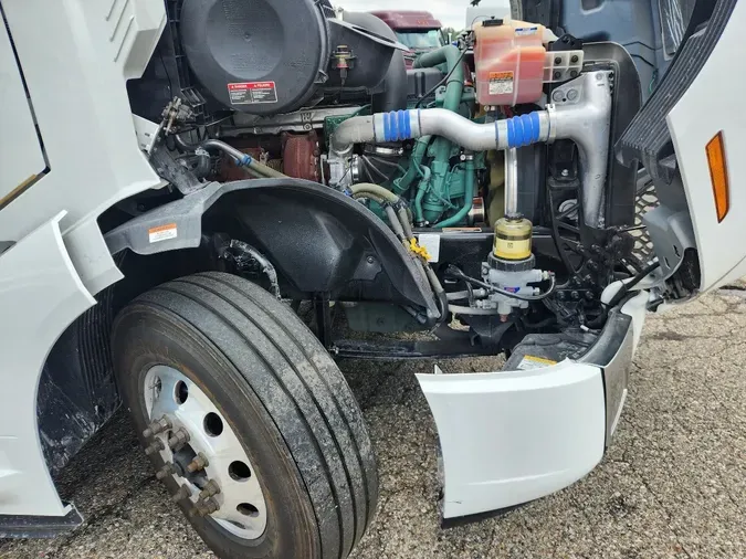 2023 VOLVO VNL64T860