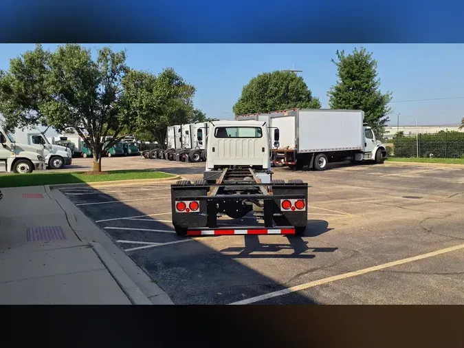 2018 FREIGHTLINER/MERCEDES M2 106