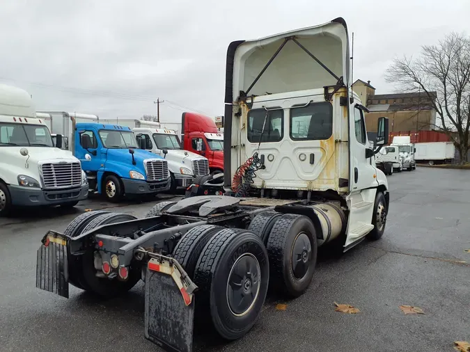 2019 FREIGHTLINER/MERCEDES CASCADIA 125