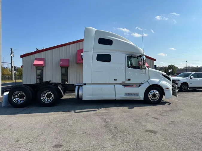 2020 VOLVO VNL64T760