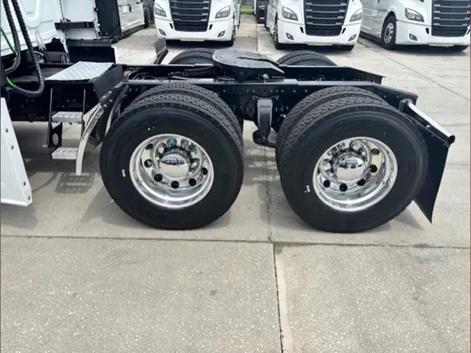 2023 Freightliner Cascadia 126