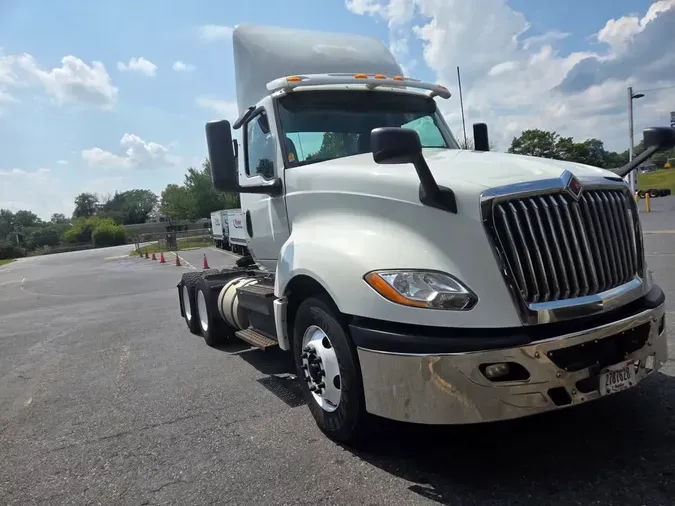 2019 NAVISTAR INTERNATIONAL LT625 DAYCAB T/A