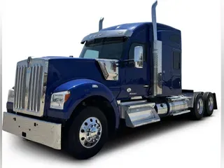 2022 Kenworth W990