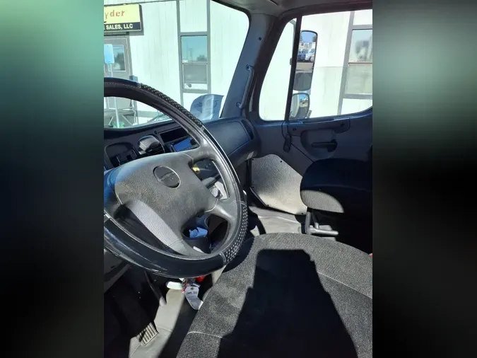 2017 FREIGHTLINER/MERCEDES M2 106