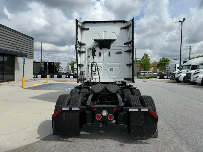 2020 Freightliner Cascadia 126