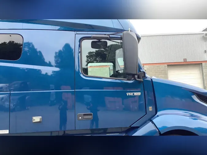 2022 Volvo VNL 760