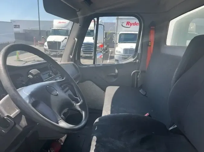 2018 FREIGHTLINER M2 106