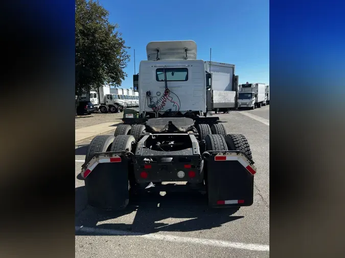 2019 VOLVO VNL64T-300