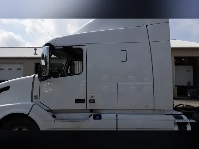 2016 Volvo VNL 740