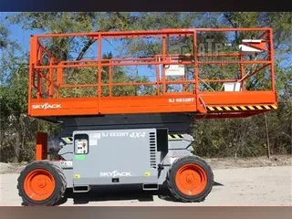 2013 SKYJACK SJ6832RT