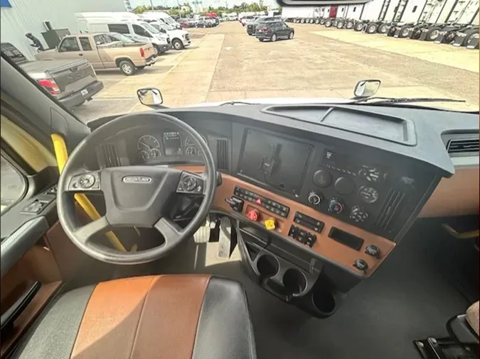 2021 Freightliner Cascadia 126