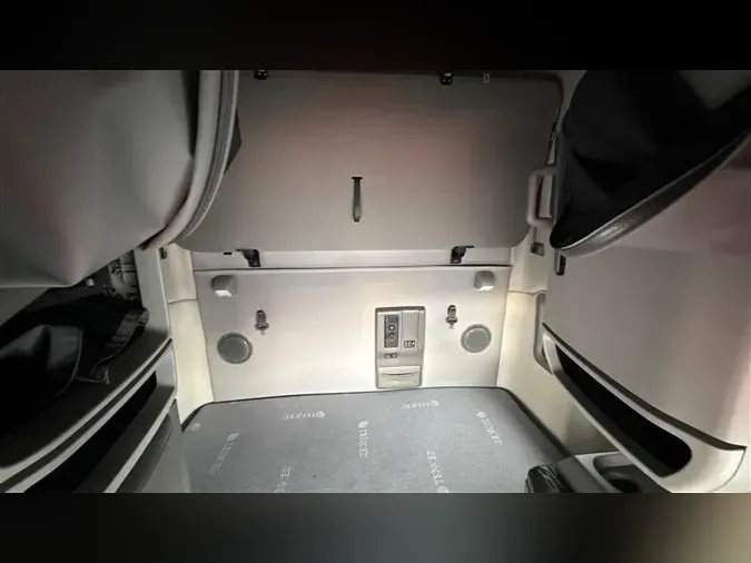 2021 VOLVO VNL760