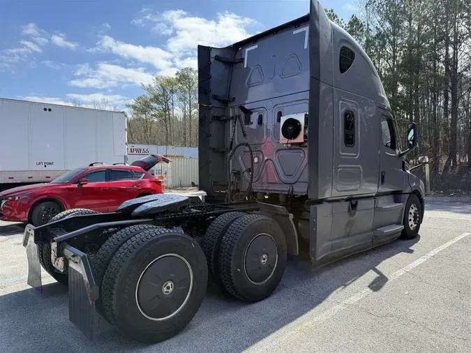 2021 FREIGHTLINER CASCADIA 126