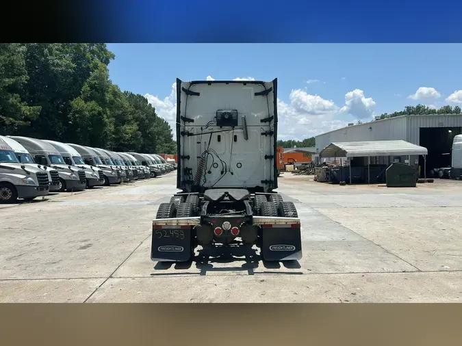 2022 Freightliner Cascadia 126