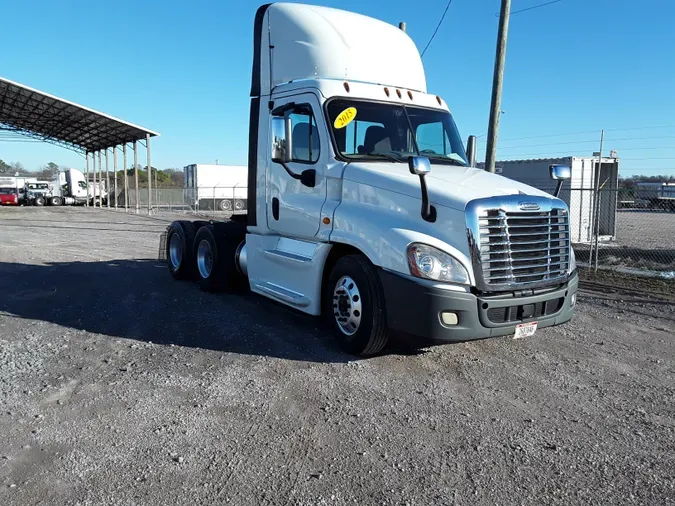 2015 FREIGHTLINER/MERCEDES CASCADIA 125