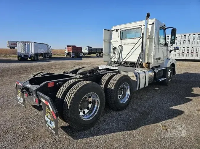 2017 VOLVO VNL64T300