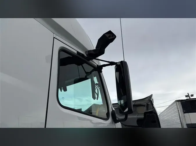 2021 VOLVO VNL740