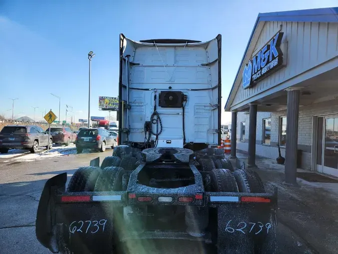 2021 VOLVO VNL64T740