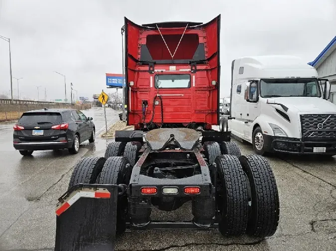 2022 VOLVO VNR64T300