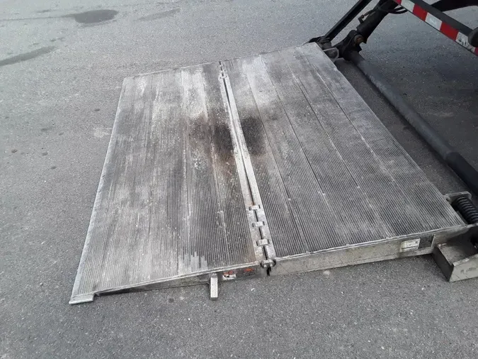 2018 FREIGHTLINER/MERCEDES M2 106