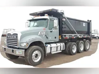 2017 MACK GU713