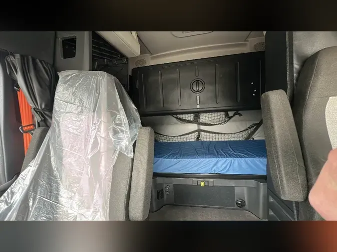 2021 Freightliner Cascadia 126