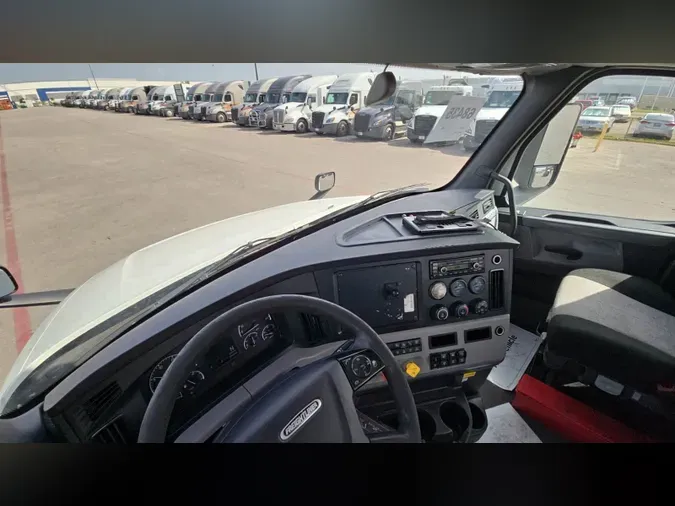 2019 Freightliner Cascadia 126