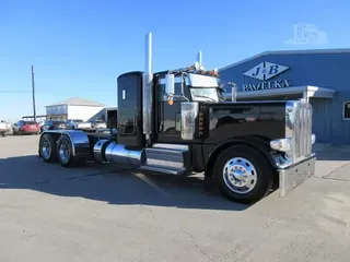 2022 PETERBILT 389