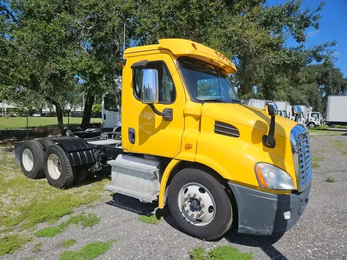 2019 FREIGHTLINER CASCADIA 113
