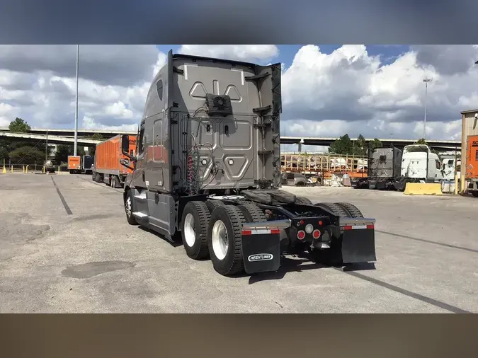 2022 Freightliner Cascadia 126