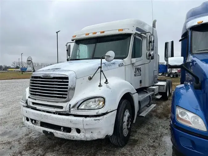 2004 FREIGHTLINER COLUMBIA