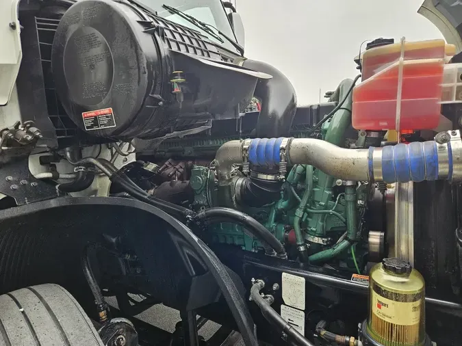 2020 VOLVO VNL64T760